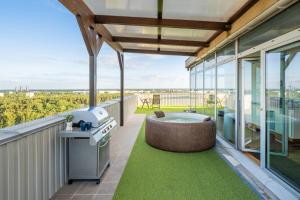 SkyPenthouse & SPA with FREE Parking