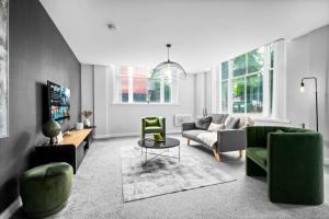 Stylish Apartment - Secure Parking - Gated Development - Near JQ & Birmingham City Centre 6SH