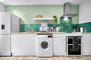 Stylish Apartment - Secure Parking - Gated Development - Near JQ & Birmingham City Centre 6SH