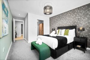 Stylish Apartment - Secure Parking - Gated Development - Near JQ & Birmingham City Centre 6SH