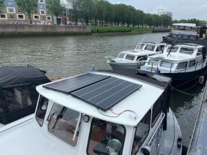 Bruzer boat 4-6p boco living Rotterdam Marina