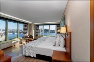 Double or Twin Room with Panoramic View room in Istanbul Golden City Hotel