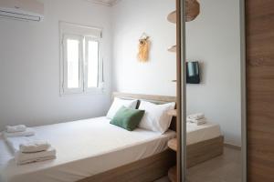 EliAna home at Venetian walls by 8essentially