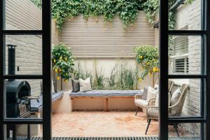 Luxury Fulham Townhouse with a Bar & Games Room