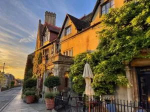 旧钟酒店 - 泰特伯里