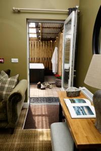 King Suite with Spa Bath room in Doolin Inn