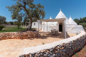 Trullo White Dream con Piscina