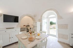 Trullo White Dream con Piscina