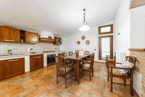 Chalet nella roccia da Marinella