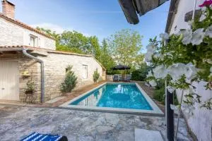 Casa Gustinka - Munci