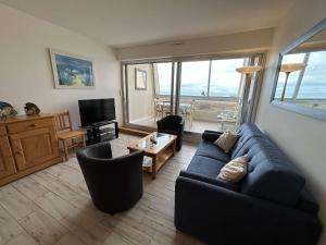 Appartement en bord de mer avec 2 chambres, balcon, parking et lave-vaisselle - FR-1-224C-243