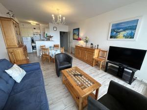 Appartement en bord de mer avec 2 chambres, balcon, parking et lave-vaisselle - FR-1-224C-243