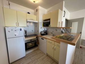 Appartement en bord de mer avec 2 chambres, balcon, parking et lave-vaisselle - FR-1-224C-243