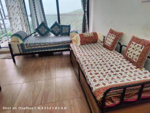 Ratnaparkhis Villa