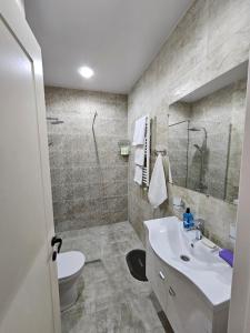 Двухкомнатная квартира рядом с Hualing моллом