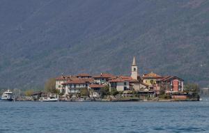 2 Bedroom Beautiful Apartment In Stresa