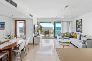 Beach Front Luxury Apartment - 荷兹利亚B