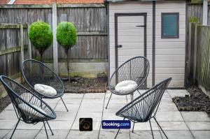 Cosy 4-Bed House, Garden, Free Parking & WiFi