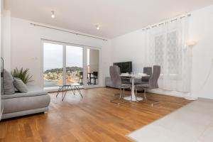 Nava-Apartment with beutiful view and garage space