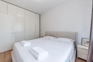 2-BR Apartment close to Radio Shkodra Roger That by Pik Host