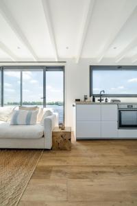 Surla houseboat "Sunrise" Kaag with Free Tender boat