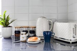 Wisteria Apt Spacious 3BR & Balcony