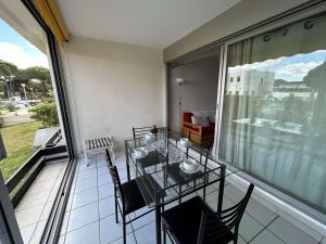 Studio climatisé à Port Camargue - 4 couchages, terrasse, piscine, parking, proche plage - FR-1-250-9