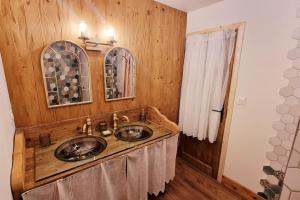 Maisons de vacances Grande Maison au pied du Col : photos des chambres