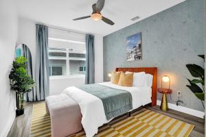 5 Mins Brickell - Pool & Billiards - Retro Miami