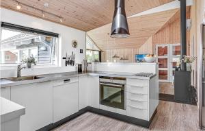 Four-Bedroom Holiday Home With A Fireplace In Bogense