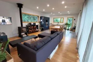 Maison et piscine bien située en sud ardeche très grand jardin - Malbosc