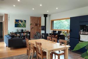 Villas Maison et piscine bien situee en sud ardeche tres grand jardin : photos des chambres