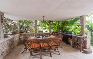 Lovely Apartment In Porec With Kitchen