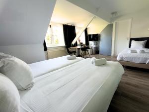 Triple Room with Bath room in Hotel Brasserie Den Burg
