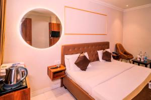 Hotel Holiday Comfort - 800 mts from Jallianwala Bagh