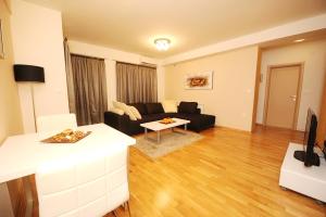 Tim Apartments