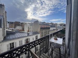 Anna in Paris