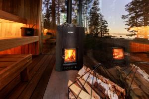 ÖÖD Mirror Houses at Versso