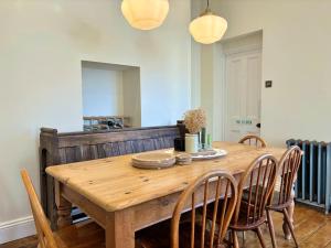 Edwardian 4 bed home - Tunnels Beach 2 mins away