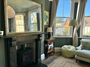 Edwardian 4 bed home - Tunnels Beach 2 mins away