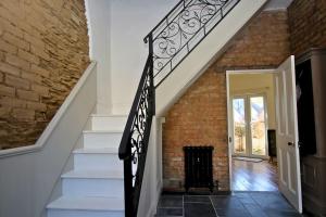 Edwardian 4 bed home - Tunnels Beach 2 mins away