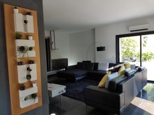 Menerbes Luberon maison moderne clim piscine