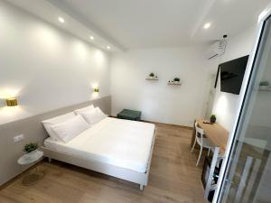 Tenuta57 - NUOVISSIMO B&B - IMMERSO NELLA TRANQUILLITÀ - POCHI MINUTI DAL MARE DI TERRACINA - PRIVATE PARKING - FREE WI-FI