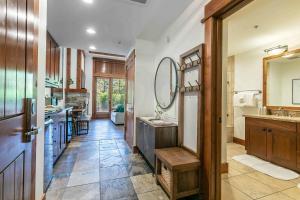 Catamount Lodge 105 by East West Hospitality