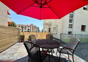 Maya Con Dios Apartment