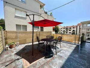 Maya Con Dios Apartment