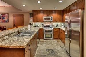 Catamount Lodge 204 by East West Hospitality