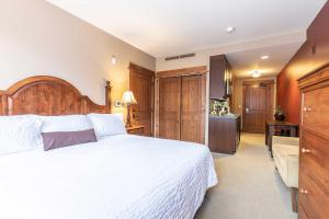 Catamount Lodge 201 by East West Hospitality