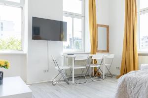 City Living, Garden Vibes 3BR Bliss in Vienna