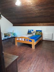 Proche de Genève et des stations de ski Ménage fait par le client-Very good prices but you have to cl-ean t-he room